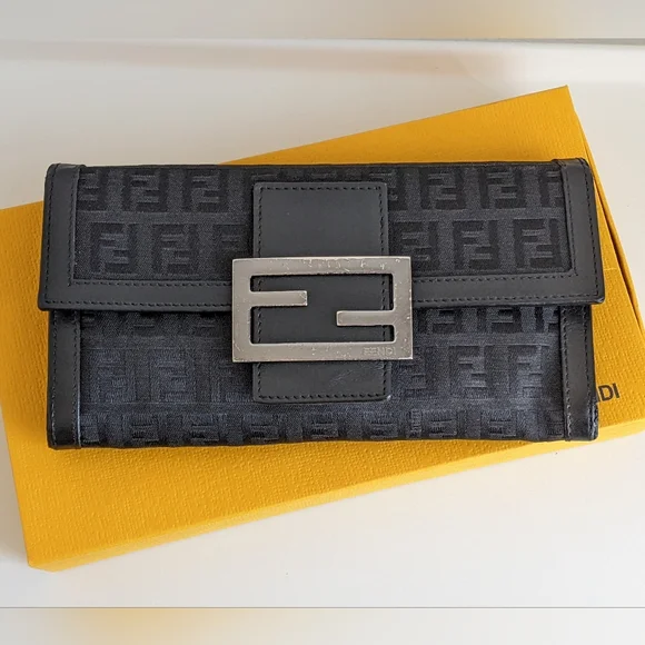Fendi wallet - Picture 2 of 13